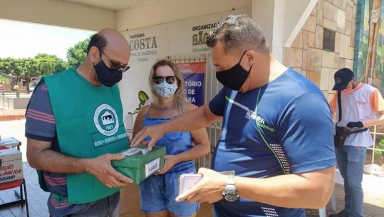 Asilo de Andradina mantém a tradição de arrecadação na porta do cemitério