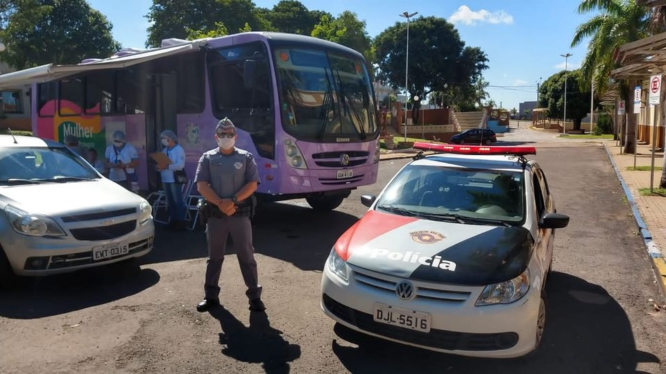 NA TERRA DO REI DO GADO 28 BPM/I REFORÇA O POLICIAMENTO EM LOCAL DE VACINAÇÃO