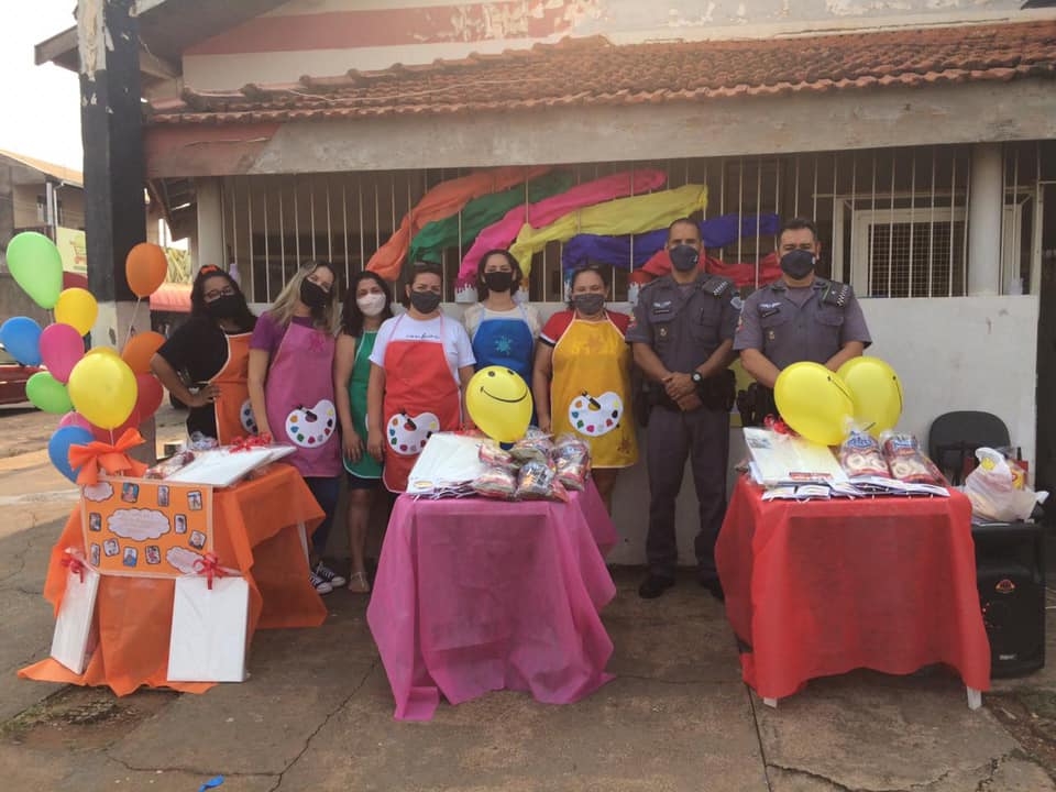 EM ANDRADINA CRIANÇAS DO BAIRRO GASPARELLI GANHAM PRESENTES