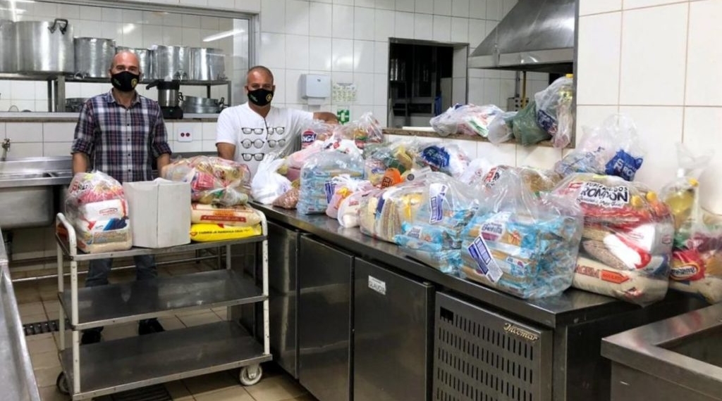 Santa Casa de Araçatuba recebe alimentos arrecadados no Batucando 2020
