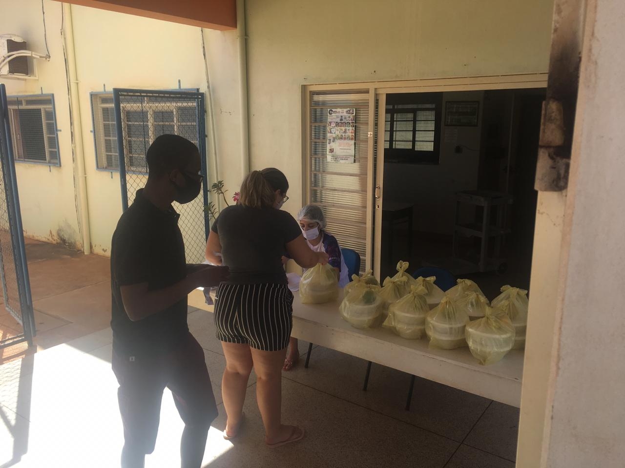 Em Castilho centenas de “feijoadas” são vendidas em ato beneficente em prol do Asilo Betel