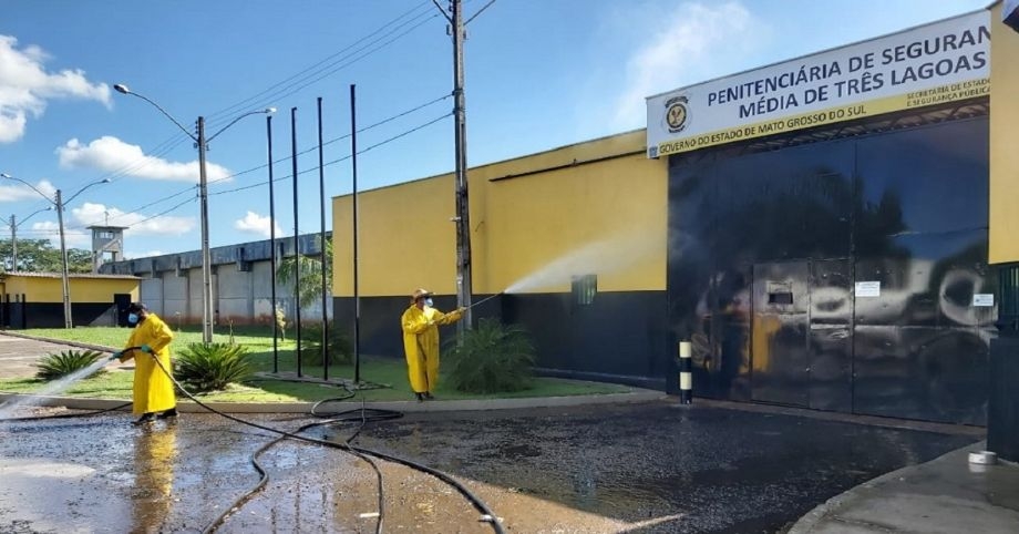 Farmacêutico contratado pela Prefeitura de Três Lagoas e cedido ao presídio é preso dentro da unidade com seis celulares