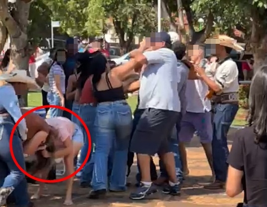Registro de brigas e feridos durante tradicional festa de queima de alho em Rubiácea