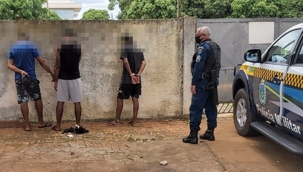 MORADOR DE ANDRADINA COM DOIS COMPARSAS FORAM PRESOS APÓS FURTAREM FIOS DA DECORAÇÃO NATALINA EM TRÊS LAGOAS