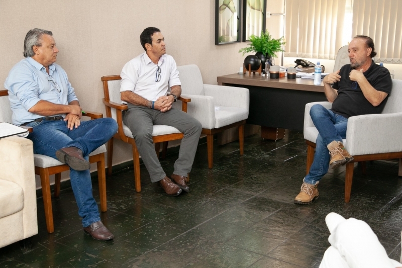 No palácio municipal de Andradina prefeito de Selvíria no MS quer integrar bloco de prefeitos paulistas