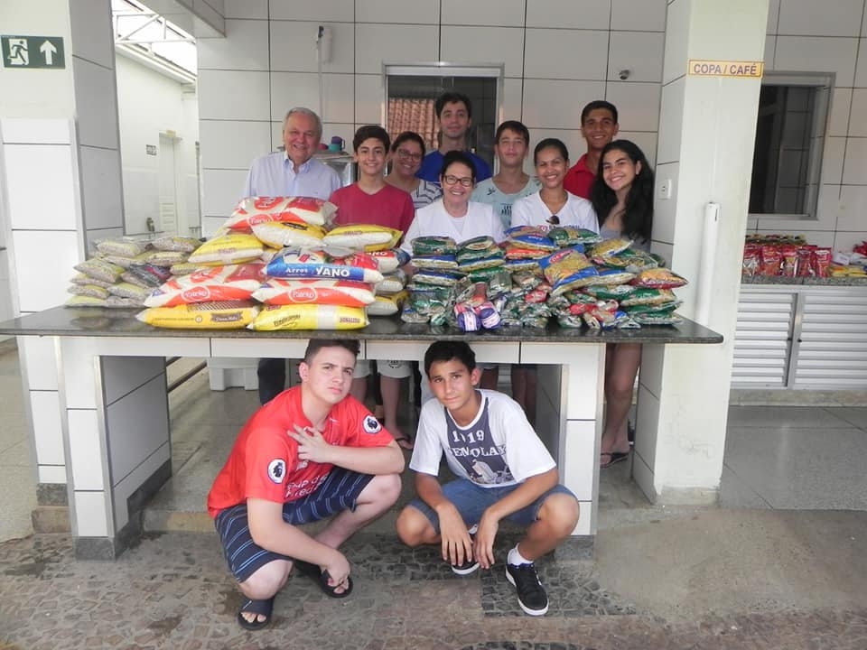 MAÇONARIA JOVEM DE VALPARAÍSO DOA ALIMENTOS PARA O ASILO