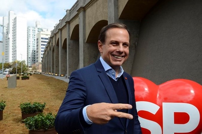 Prefeito de Três Lagoas é acusado de participar de forma ilegal de evento de cavalgada na cidade