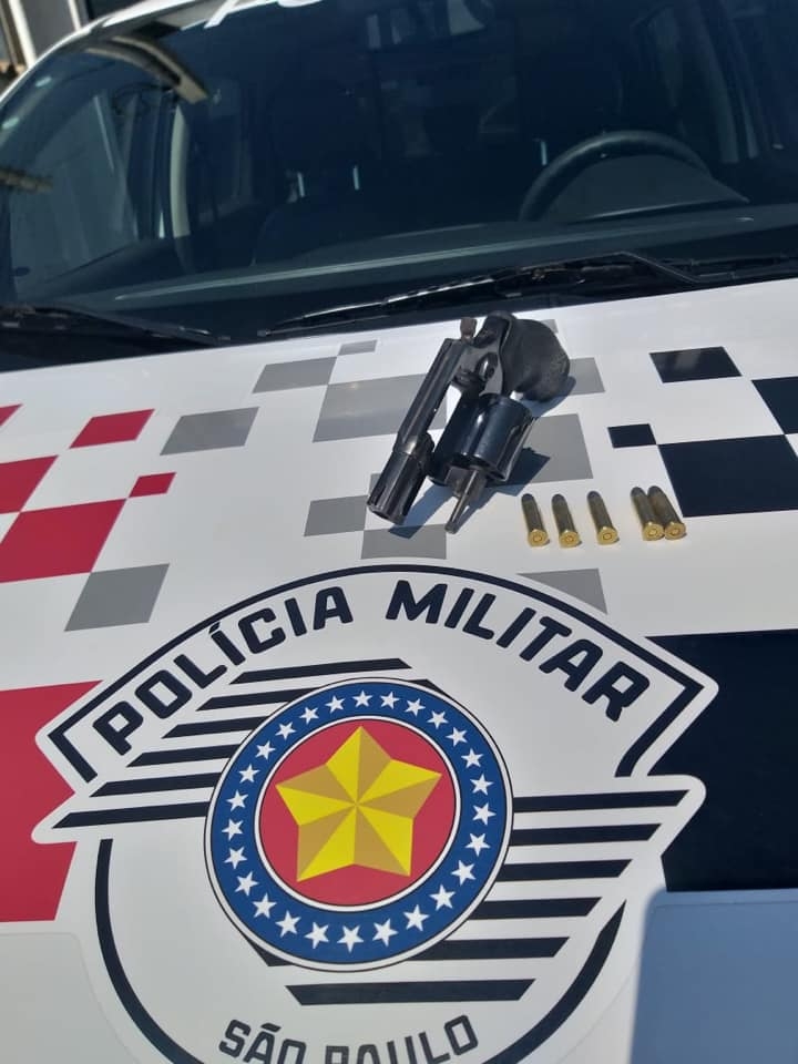 Polícia Militar de Pereira Barreto flagra motorista por porte ilegal de arma de fogo na Avenida Benedito Jorge Coelho