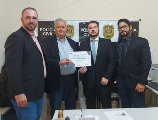Delegado Titular de Guararapes recebe láurea da OAB local