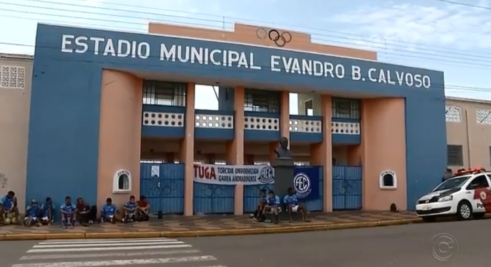 Fogo destruiu loja no centro de Pereira Barreto