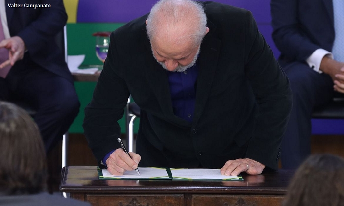 Lula assina medida provisória para taxar fundos de ‘super-ricos’