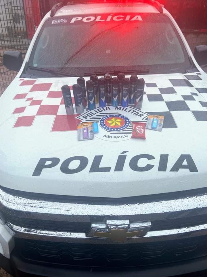 POLÍCIA MILITAR EM DRACENA PRENDE HOMEM EM FLAGRANTE POR FURTO, RECUPERA PRODUTOS E DURANTE ABORDAGEM TAMBÉM VERIFICADO SER ELE PROCURADO DA JUSTIÇA