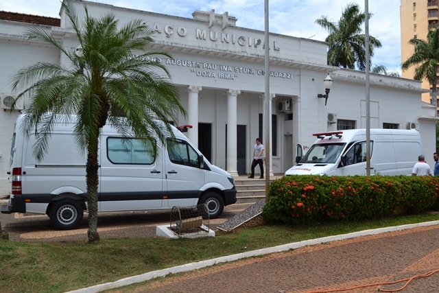 Agentes do Centro de Ressocialização de Birigui apreendem celular entre as roupas de uma criança