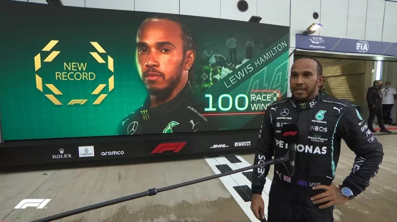 Grande Prêmio da Rússia Hamilton comemora 100ª vitória na Fórmula 1: 'Demorou muito para chegar'