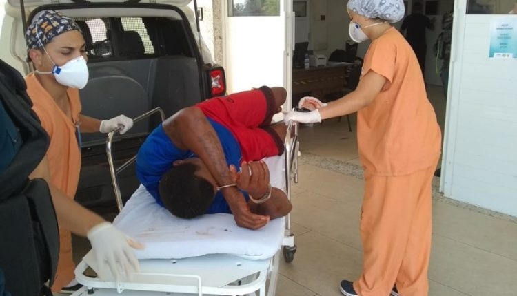 Em Três Lagoas homem é ferido a tiros ao tentar atacar policiais militares com facão