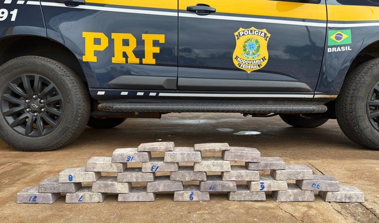PRF intercepta em Água Clara caminhão da Bolívia com 160 kg de prata escondidos na BR-262