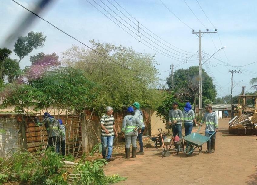 Polícias Militar e Civil de Andradina prendem dupla por furtar 15 palanques de aroeira em sítio no bairro Barro Preto