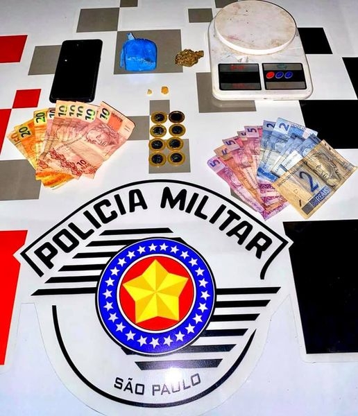 Força Tática de Andradina prende desocupado por tráfico de drogas na avenida Moura Andrade