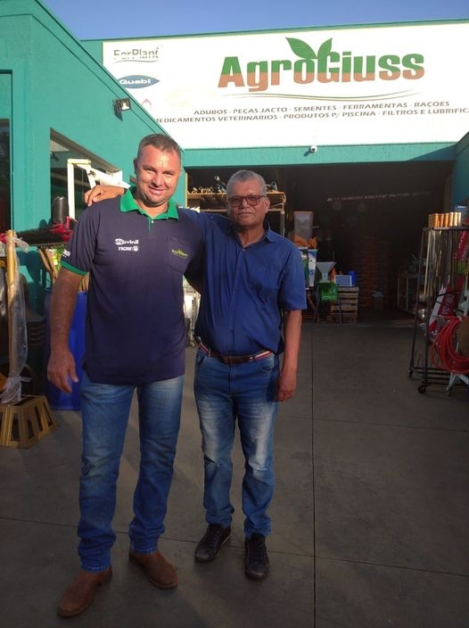 Empresário de Guaraçaí agradece ao poeta andradinense Sebastião Oliveira pela poesia ao Lalão