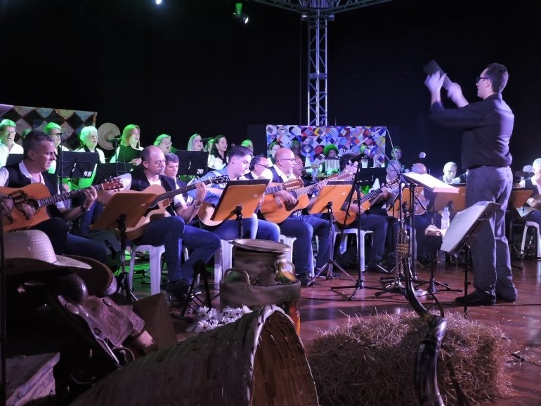 Orquestra Caipira Urubupungá de Ilha Solteira inicia série de lives “Ô de Casa – Caipiras!”