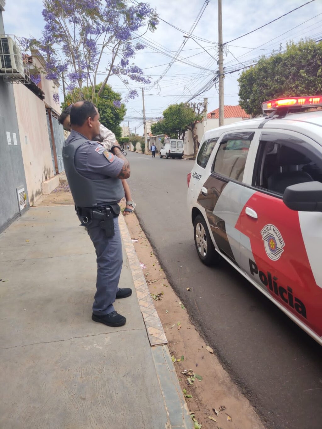 Menino autista que estava perdido é encontrado por Policiais Militares em Birigui