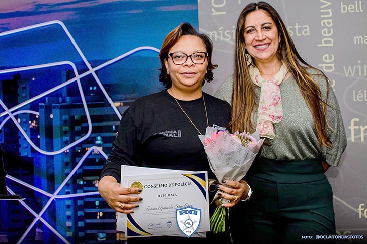 Agente da SAP é homenageada pelo Conselho de Polícia de Campinas