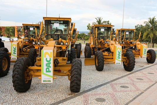 Governo de Andradina abre licitação para compra de uma motoniveladora zero km
