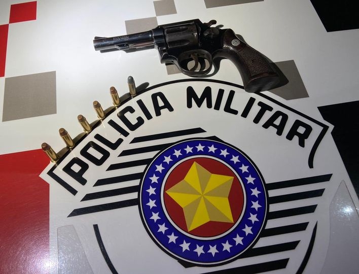 Polícia Militar de Andradina em patrulhamento no Jardim Santa Cecília prende indivíduo com arma de fogo