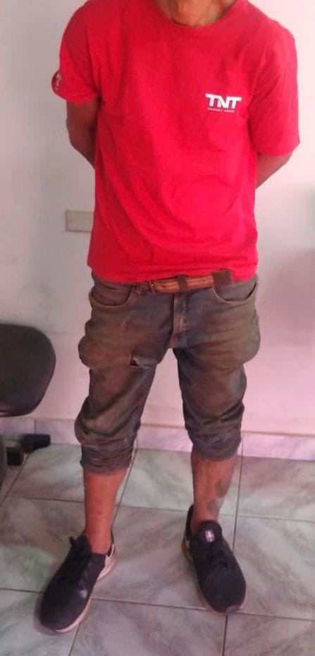EM ANDRADINA POLICIAL MILITAR DE FOLGA, COM AJUDA DE POLICIAIS CIVIS, PRENDE HOMEM EM FLAGRANTE POR FURTO