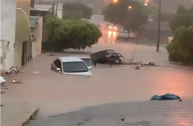 Chuva forte causa grandes estragos em Presidente Prudente e Dracena