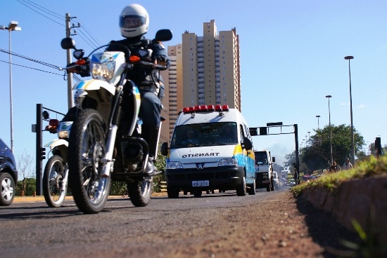Falta de limpeza dos bueiros causa proliferação de escorpiões e pernilongos em Andradina