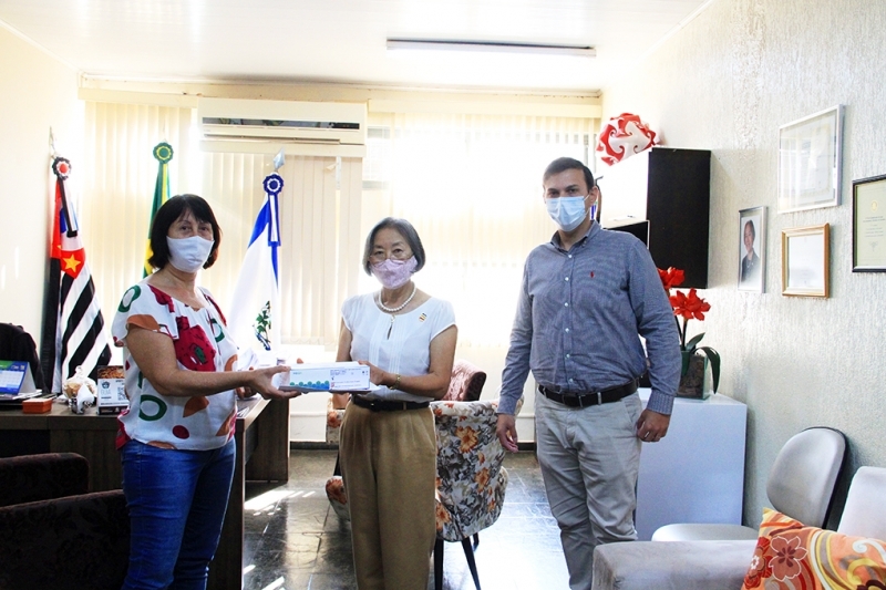 Em Andradina Tamiko recebe doação de testes rápidos da Covid-19 da Receita Federal