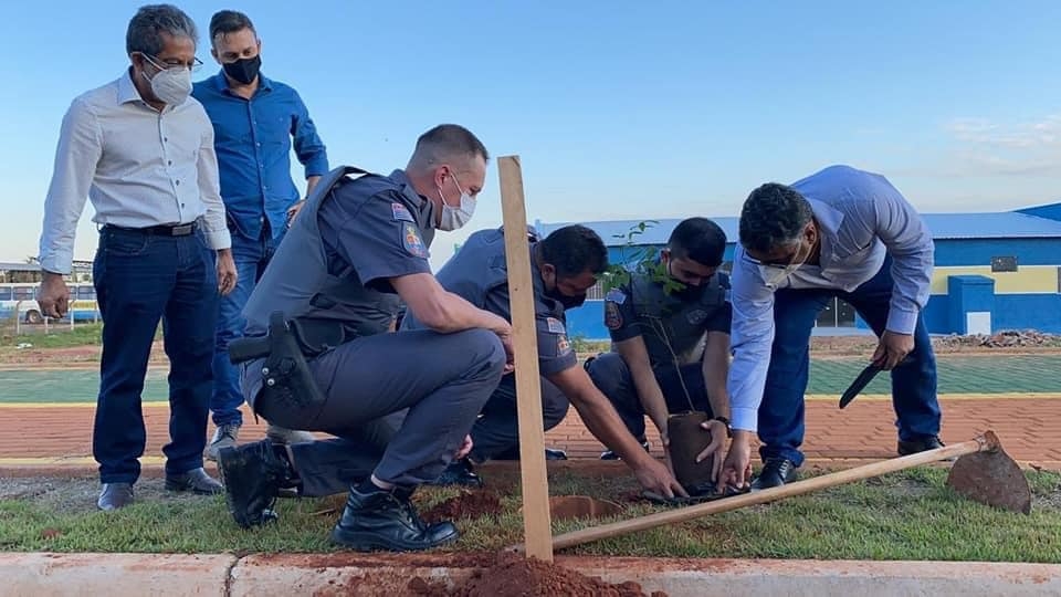 Polícia Militar de Castilho participa do projeto adote uma área verde