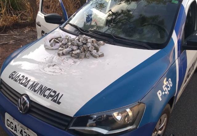 Polícia Municipal de Birigui encontrou 2 quilos de maconha jogados em um terreno do Jardim Klayton