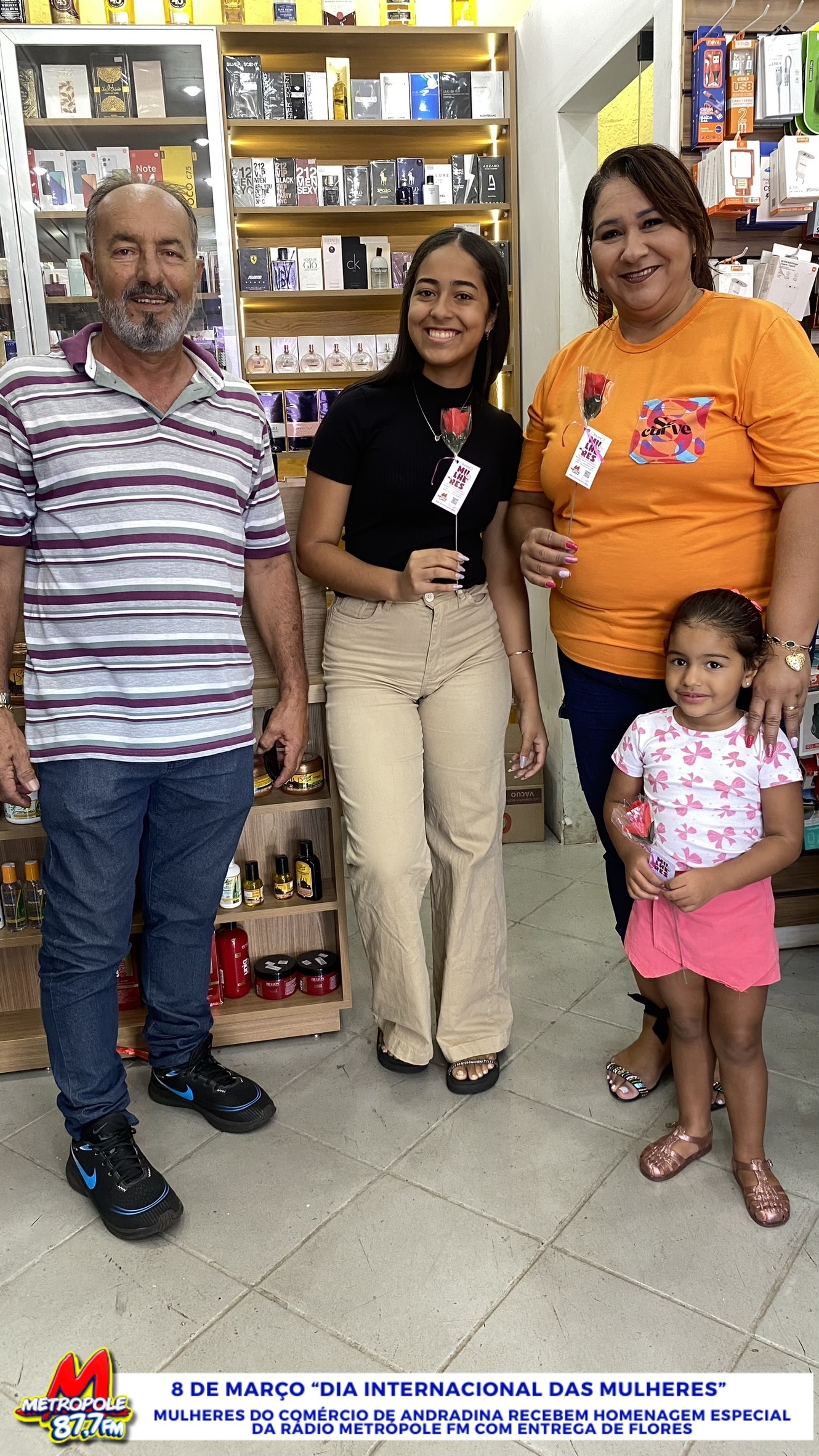 Mulheres do Comércio de Andradina São Homenageadas com Flores pela Rádio Metrópole FM