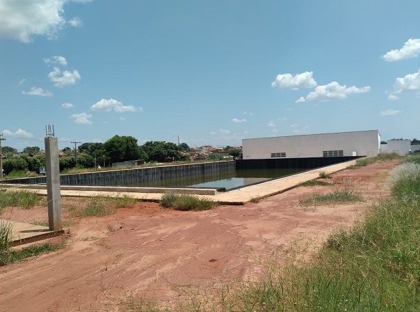 Advogado Marcelo Gimenez alerta para descaso em obras de Piscina Olímpica de Andradina