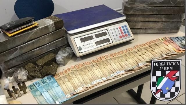 Polícia Militar conduziu 04 pessoas por Tráfico de Drogas e Posse Irregular de Munições de uso restrito em Três Lagoas