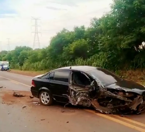 Acidente entre carro e caminhão causa interdição parcial na Rodovia Federal BR-158 em Selvíria