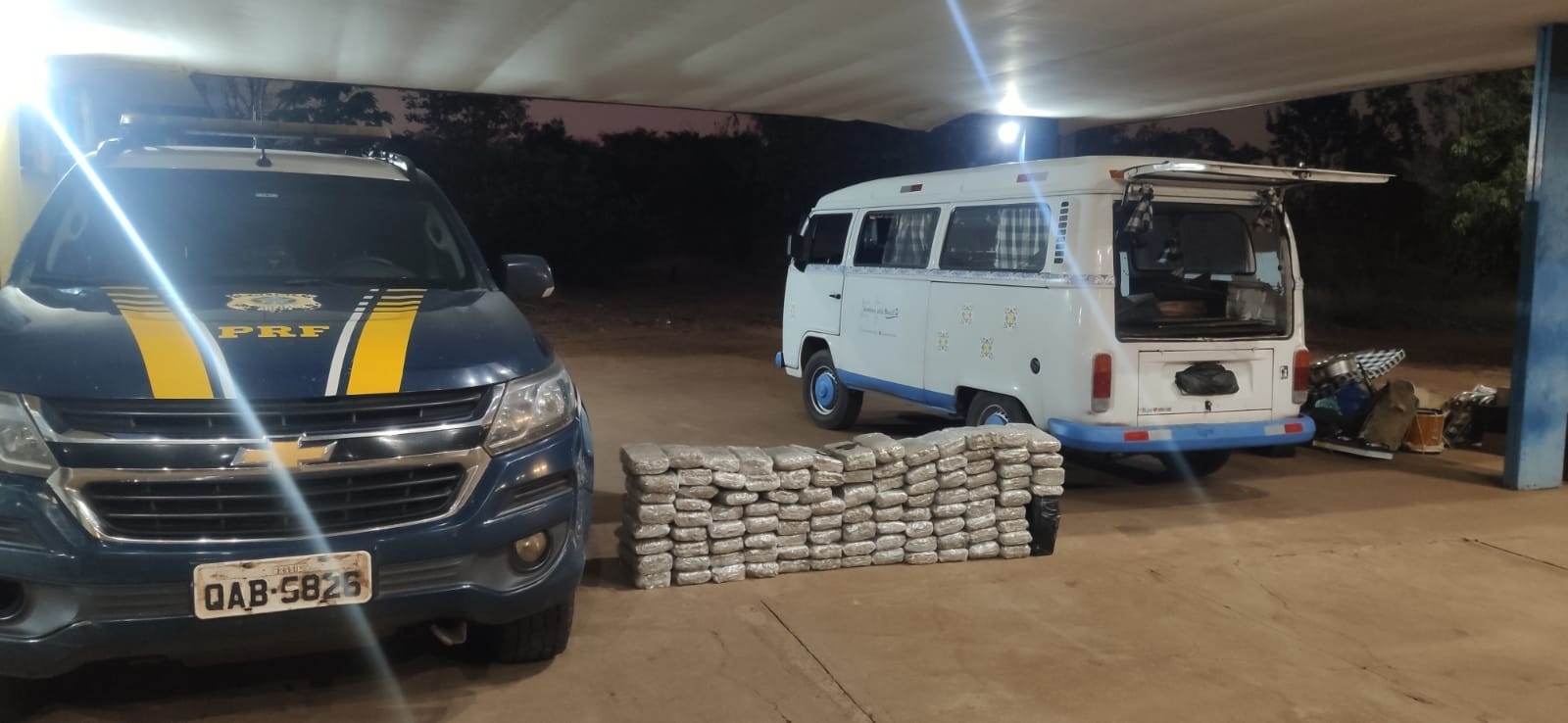 Mais de 100 kg de maconha são apreendidos pela Polícia Rodoviária Federal de Água Clara