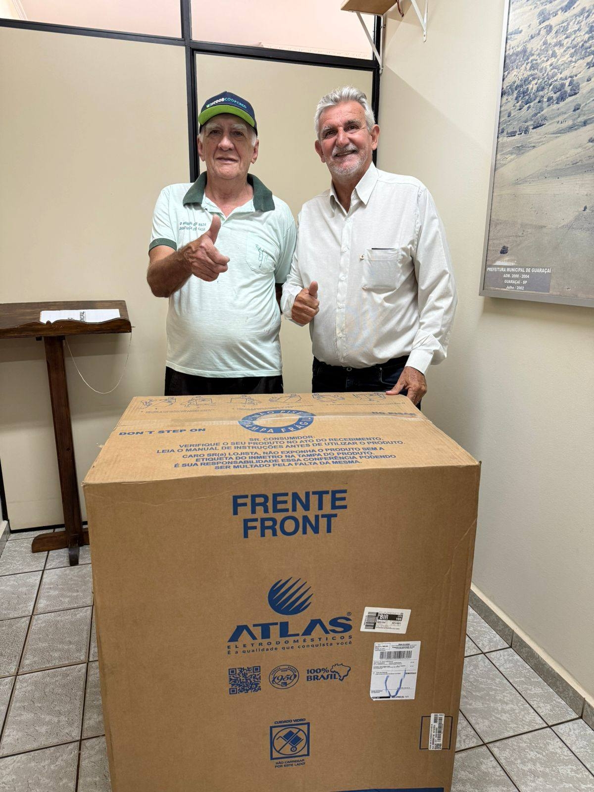 Prefeito de Guaraçaí inicia entrega da campanha "IPTU Premiado"