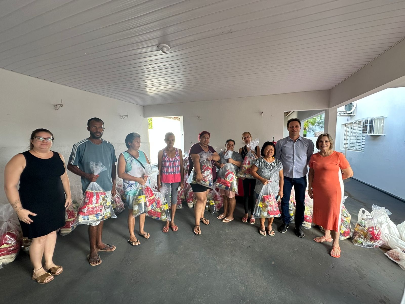 Prefeitura e Assistência Social de Tupi Paulista realizam entrega de Cestas de Natal