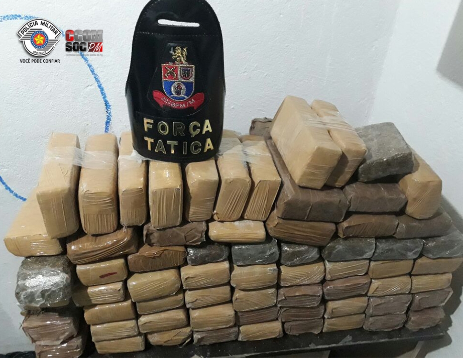 Residência pega fogo em Valparaíso e três carros são destruídos