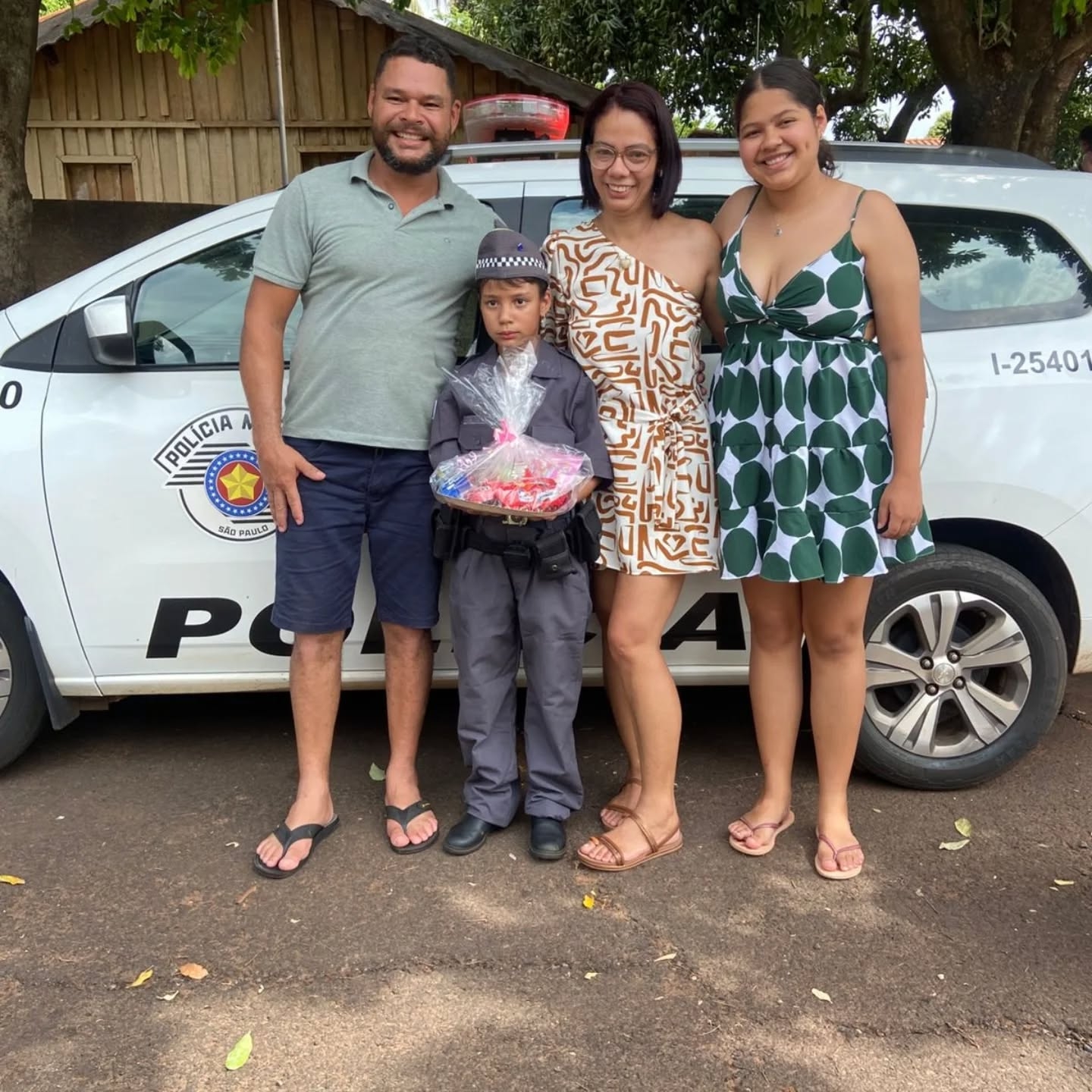 Polícia Militar de Monte Castelo presente no aniversário da pequena Anelise