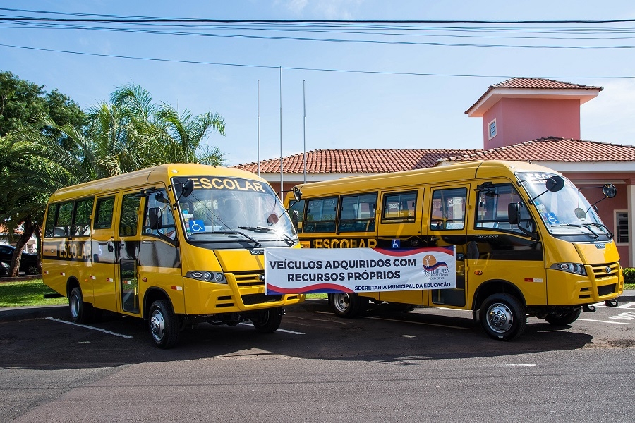 Com recursos próprios, Prefeitura de Pereira Barreto adquiri dois novos ônibus escolares