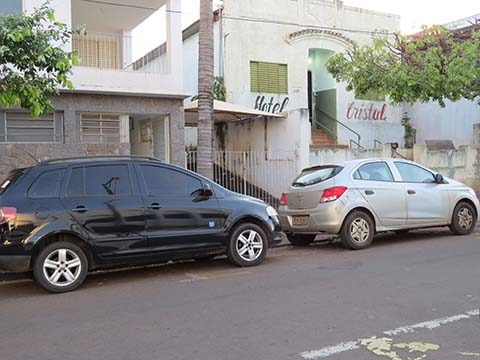 Carreta com soja tomba na rodovia General Figueiredo em Pereira Barreto