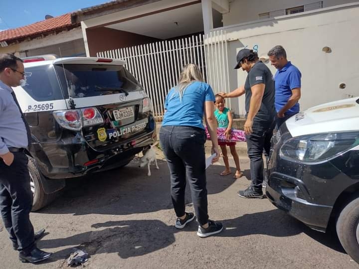 POLÍCIA CIVIL ATENDE CARTINHAS DO PAPAI NOEL E ENTREGA PRESENTES DE NATAL EM DRACENA.