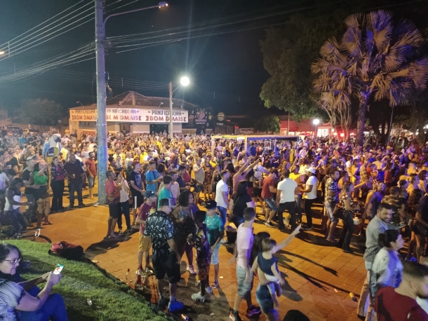 Show do Trabalhador traz de volta famílias à Praça da Matriz em Castilho