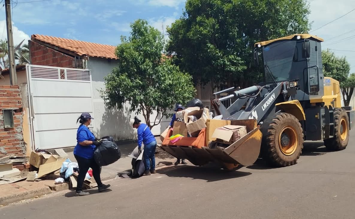 ANDRADINA LIMPA ESTÁ RECOLHENDO NA REGIÃO DO JARDIM EUROPA