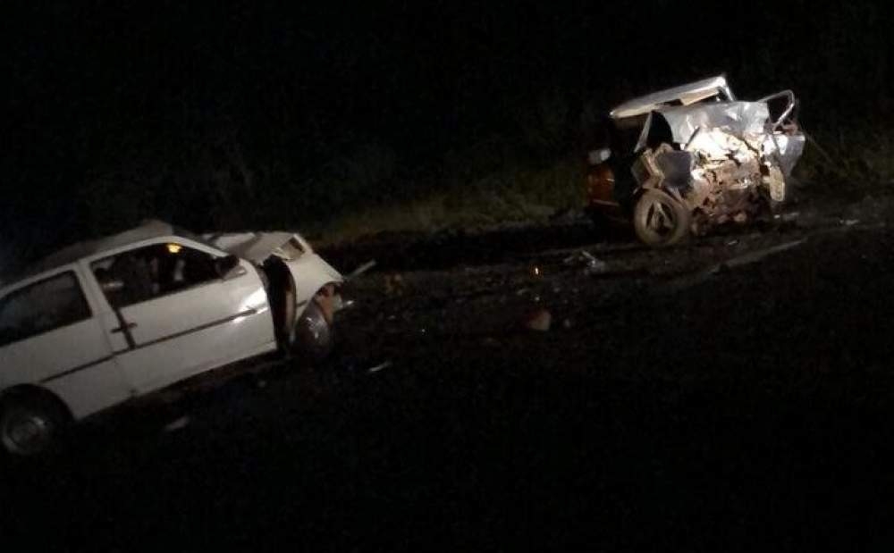 Dois morrem em colisão entre dois carros em estrada rural de Mirandópolis