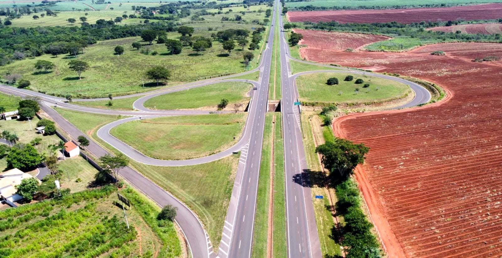 Modelo de trevo eficiente em Paranápolis na Rondon, contrasta com projeto do “novo” trevo da Rodovia da Integração com duplicação em Andradina